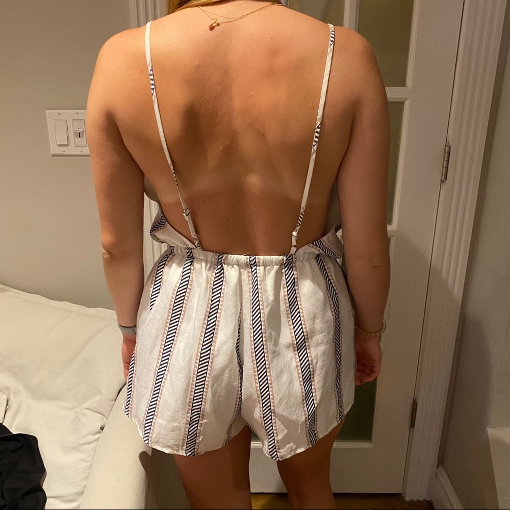Backless Patterned Romper - Picture 4 of 6